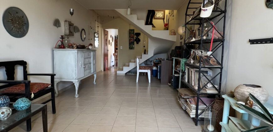 Amplio Triplex con Patio