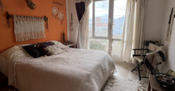Amplio Triplex con Patio